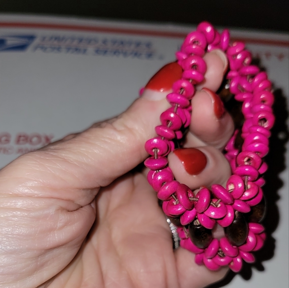 Hot Pink & Brown Wooded Bead Stretch Bracelet - Picture 6 of 6